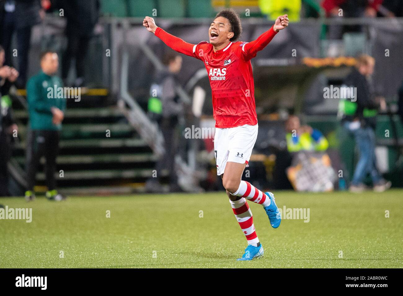 28. november 2019 Den Haag, Niederlande Soccer Europe League AZ / Partizan Belgrado Voetbal Europa League Group Phase Saison 2019-2020 L-R: Calvin Stengs von AZ Alkmaar Stockfoto