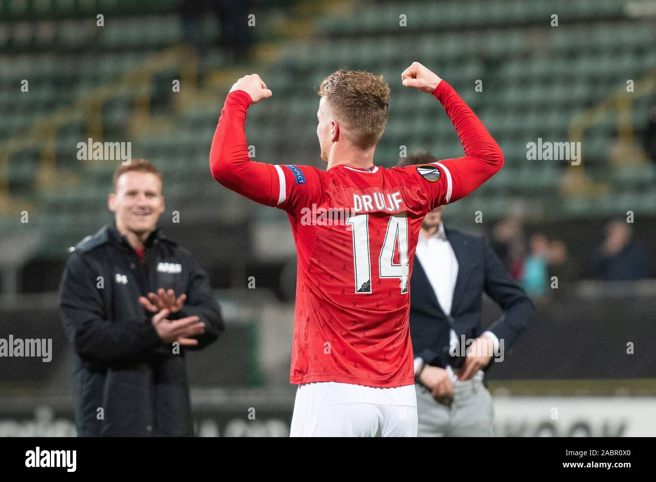 28. november 2019 Den Haag, Niederlande Soccer Europe League AZ / Partizan Belgrado Voetbal Europa League Group Phase Saison 2019-2020 L-R: Ferdy Druijf von AZ Alkmaar Stockfoto