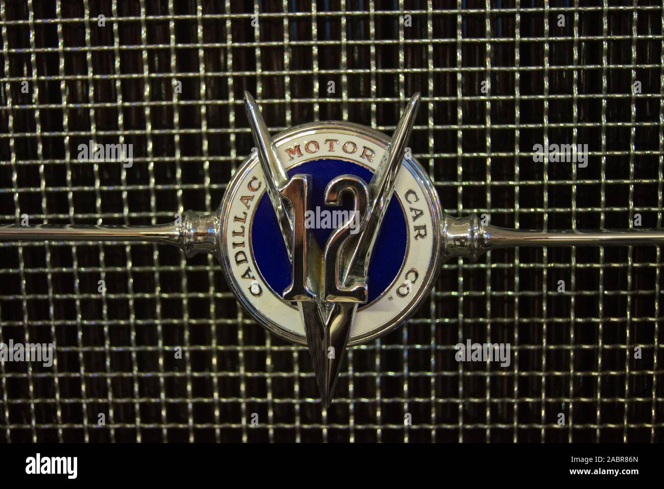 Vintage Cadillac V12 Grill Bar closeup Stockfoto