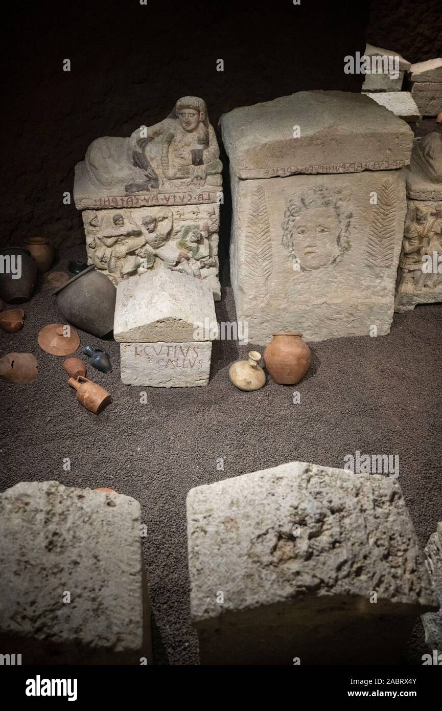 Perugia. Italien. Wiederaufbau der Etruskischen Cai Cutu Grab, Museo Archeologico Nazionale dell'Umbria (MANU - Nationale Archäologische Museum von Umbria Stockfoto