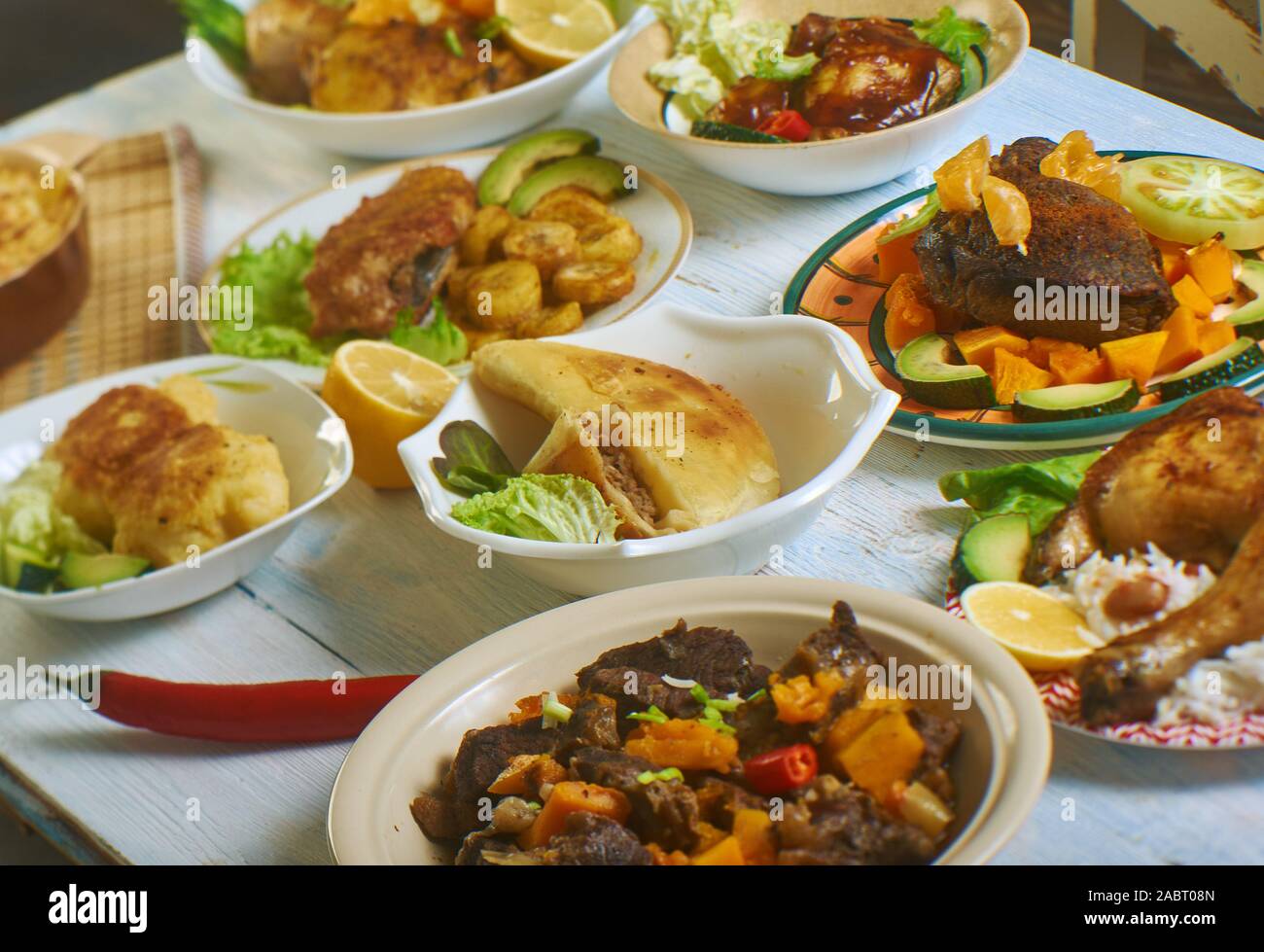 Karibische Küche, Traditionelle verschiedene Gerichte, Ansicht von oben. Stockfoto