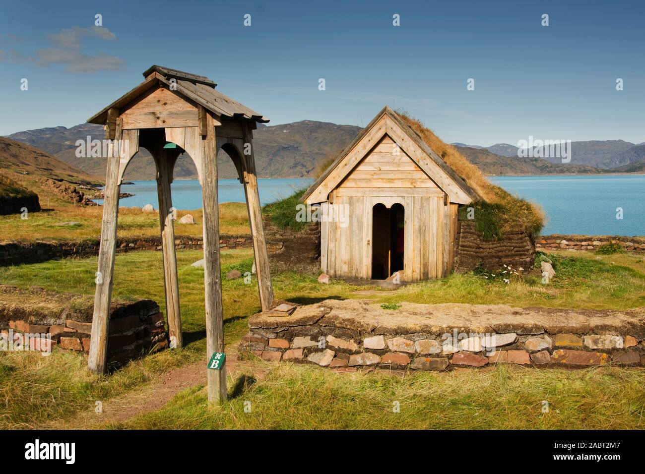 Europa, Süd West Grönland, kujalleq Kommune, Qassiarsuk, alte rekonstruierten Wikingerhof kleine Kirche Stockfoto