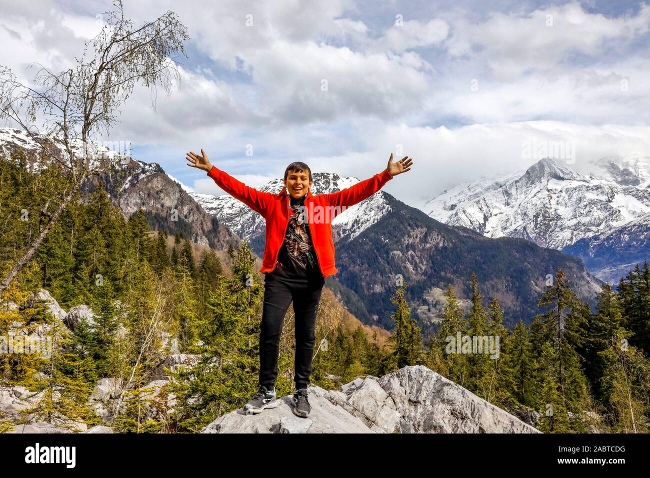 13-jähriger Junge im Urlaub in der Haute Savoie, Frankreich. Stockfoto 13-jähriger Junge im Urlaub in der Haute Savoie, Frankreich. Stockfoto