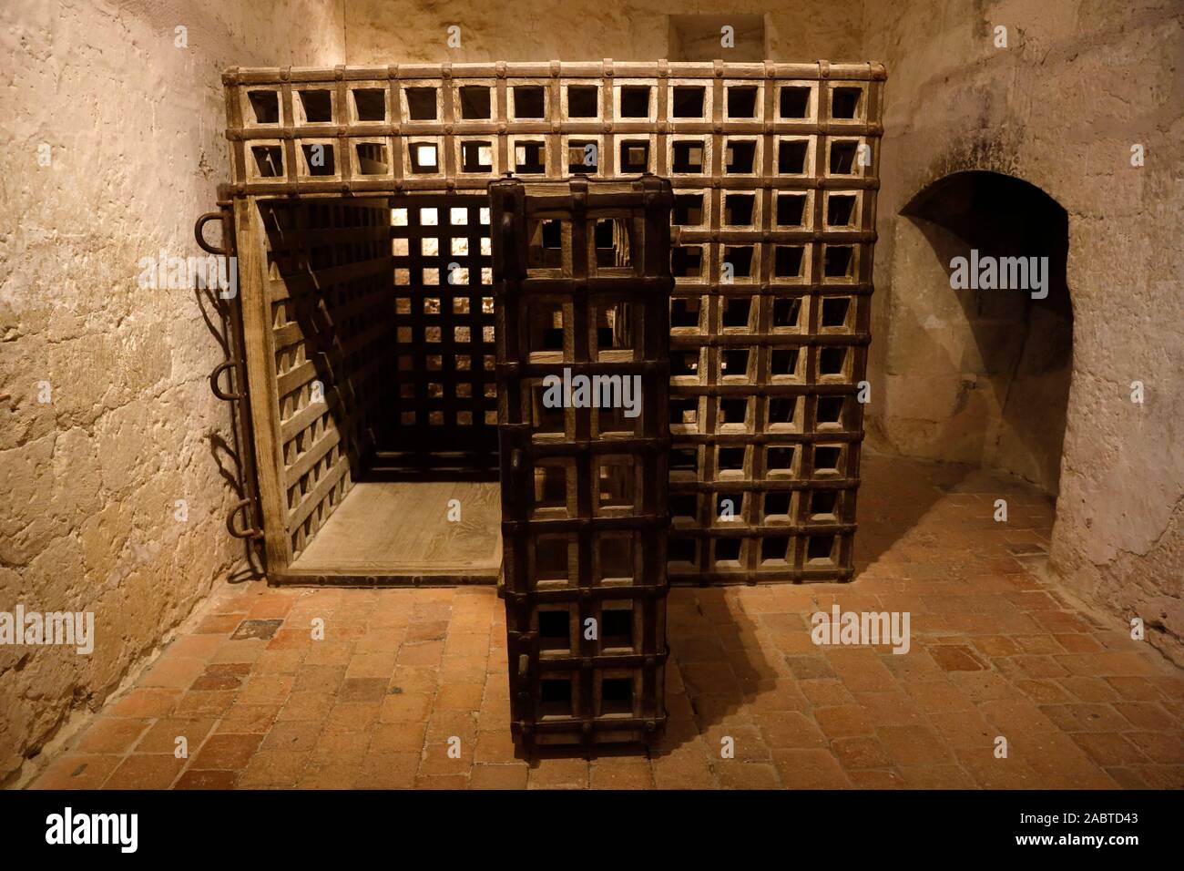 Isolierte Zelle in Loches Dungeon, Touraine, Frankreich. Stockfoto