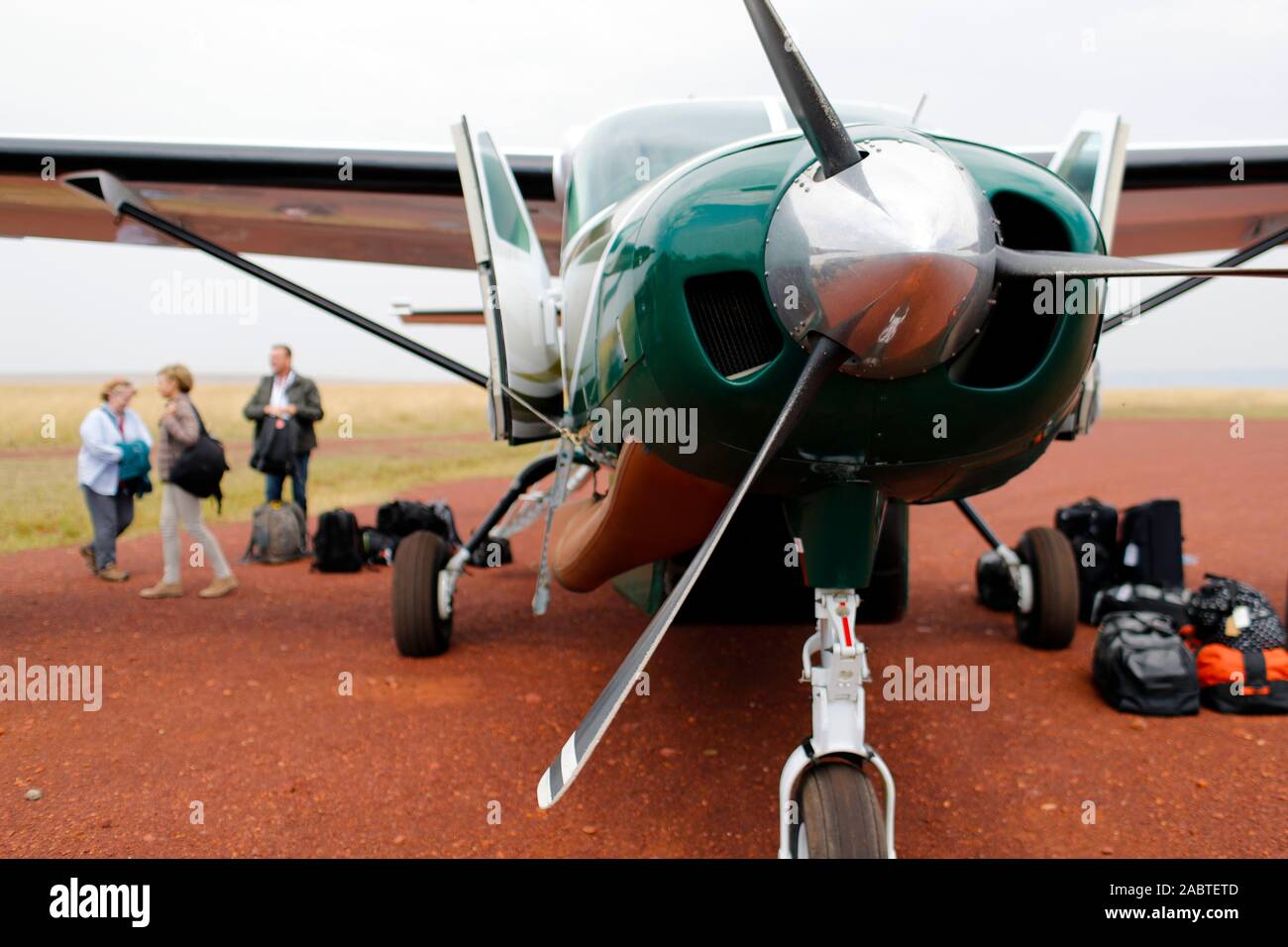 Die Mara Serena Air Strip. Kleine Flugzeuge bringen Touristen Safaris. Masai Mara National Park. Kenia. Stockfoto