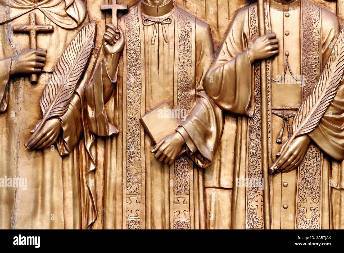 Basilika Unserer Lieben Frau von La Vang. Vietnamesische Priester und Bischöfe. La Vang. Vietnam. Stockfoto