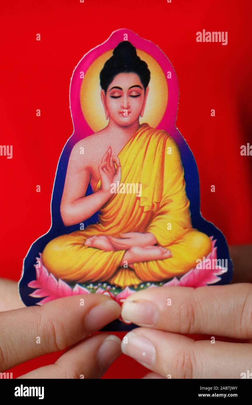 Frau mit einem Bild der Buddha in der Hand. Ho Chi Minh City. Vietnam. Stockfoto