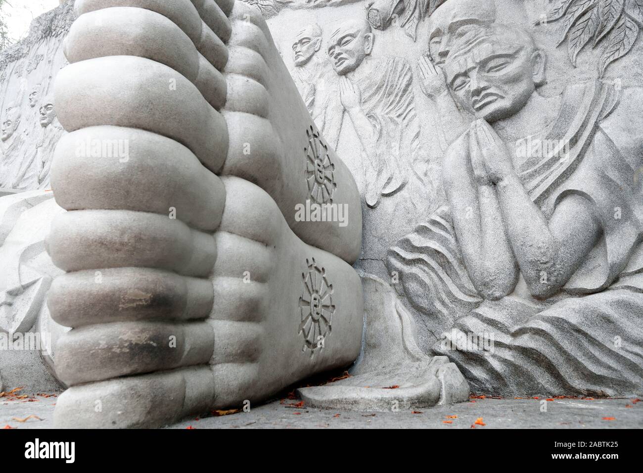 Lange Sohn buddhistischen Pagode. Liegenden Buddha. Es stellt den historischen Buddha während seiner letzten Krankheit, über das Parinirvana eingeben. Chaises Bu Stockfoto