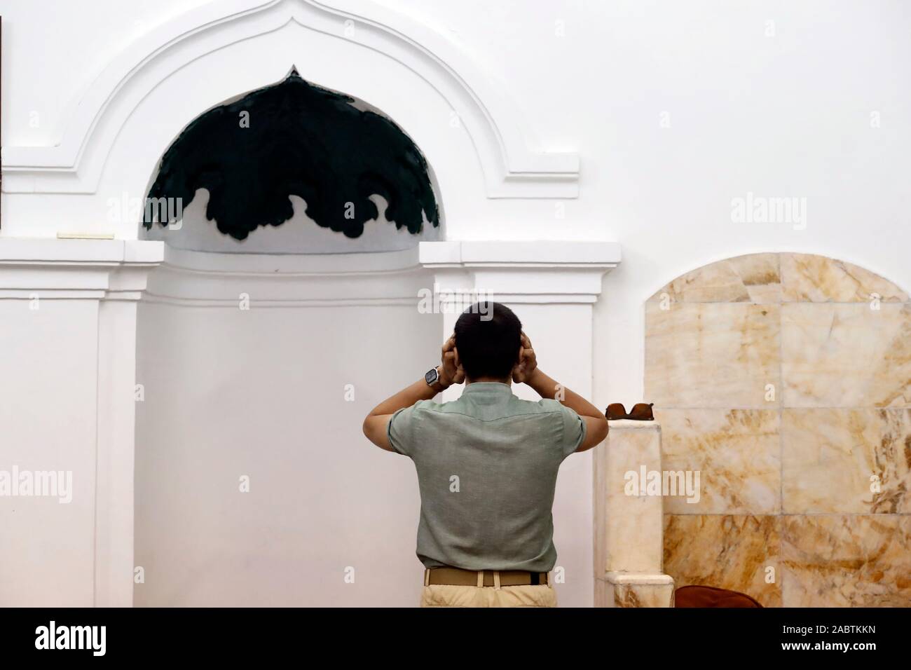 Der freitag Gebet (jummah). Muezzin zum Gebet. Masjid Al Noor Moschee. Hanoi. Vietnam. Stockfoto