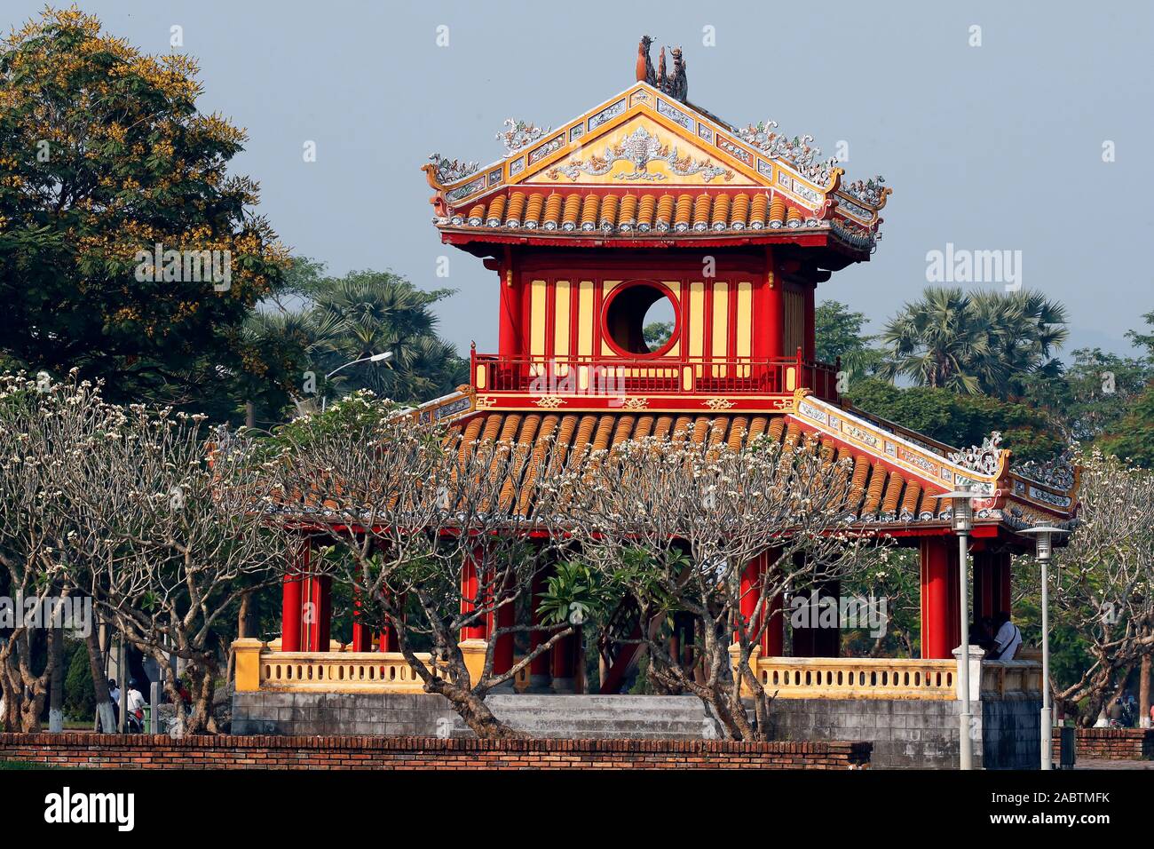 Die Kaiserstadt. Traditionelle Pavillon. UNESCO-Weltkulturerbe. Farbton. Vietnam. Stockfoto