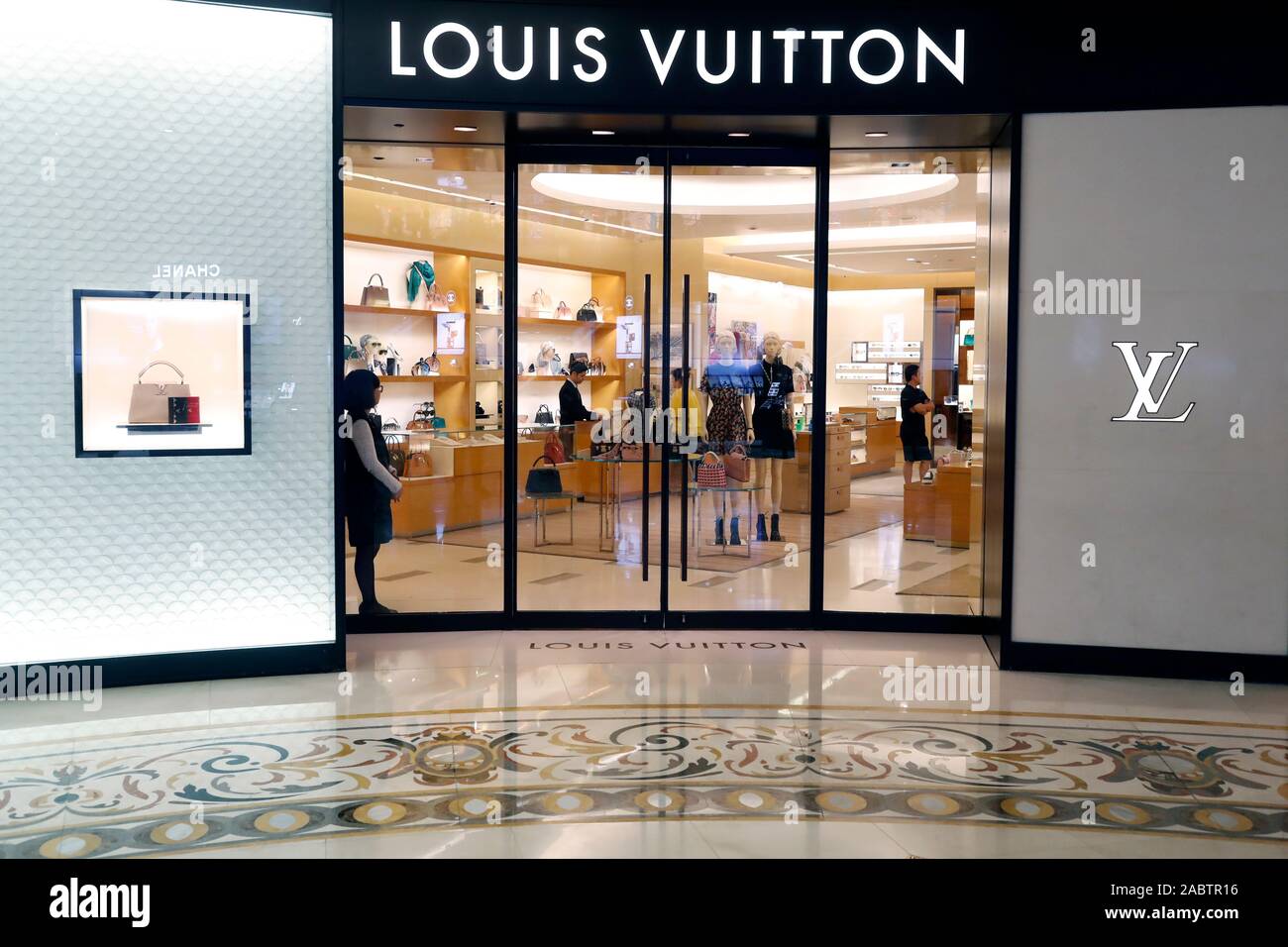 Trang Tien Plaza, Luxus Kaufhaus. Louis Vuitton. Hanoi. Vietnam. Stockfoto
