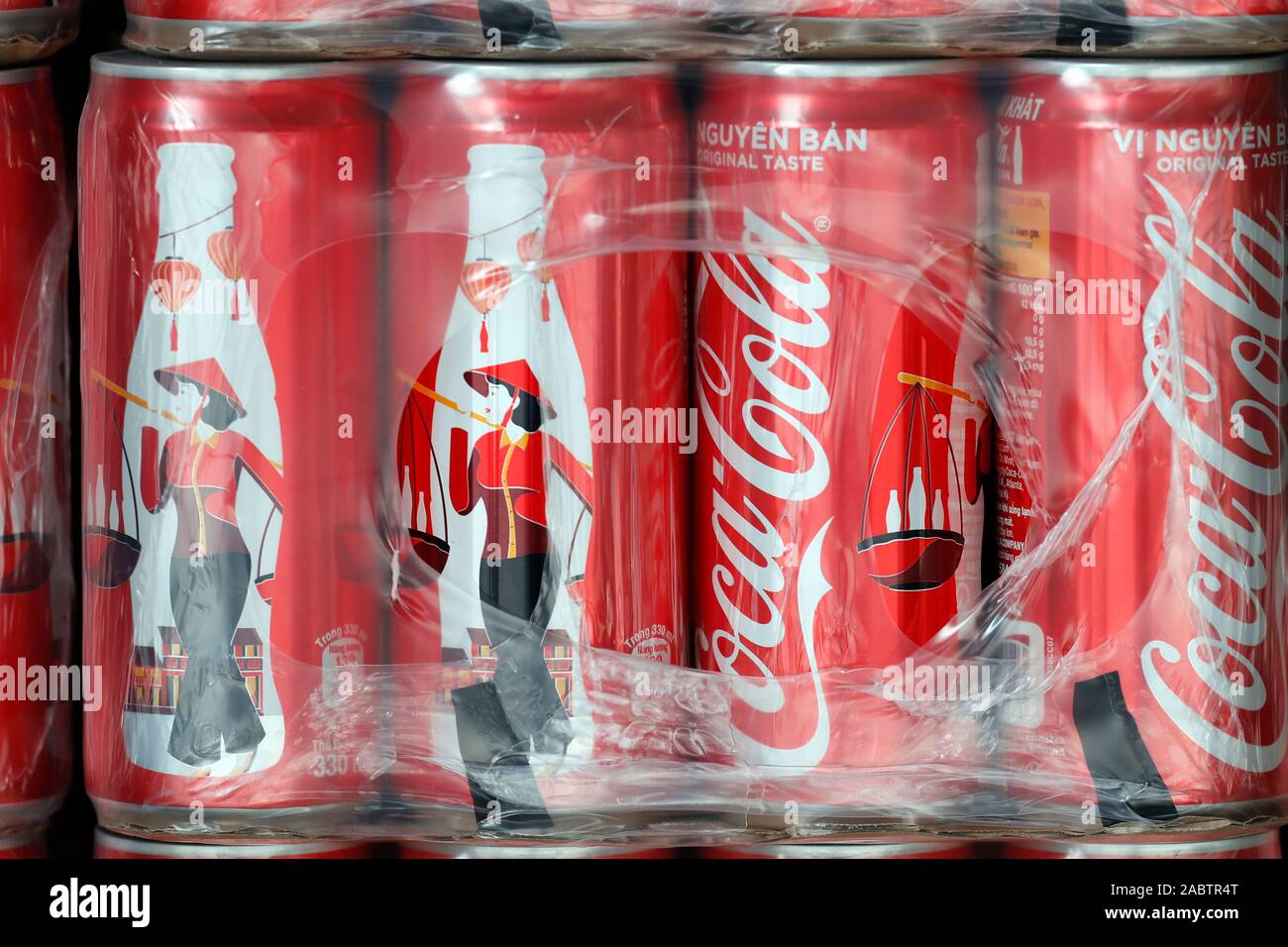 Coca Cola Dosen. Vietnamesischen Stil. Nha Trang. Vietnam. Stockfoto