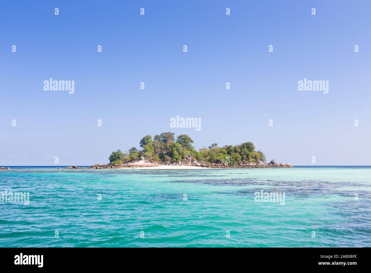 Blick auf die kleine Insel Ko Rokroy, Thailand Stockfoto