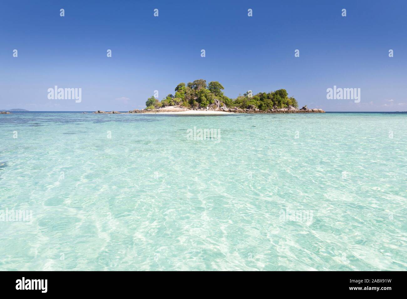 Blick auf die kleine Insel Ko Rokroy, Thailand Stockfoto