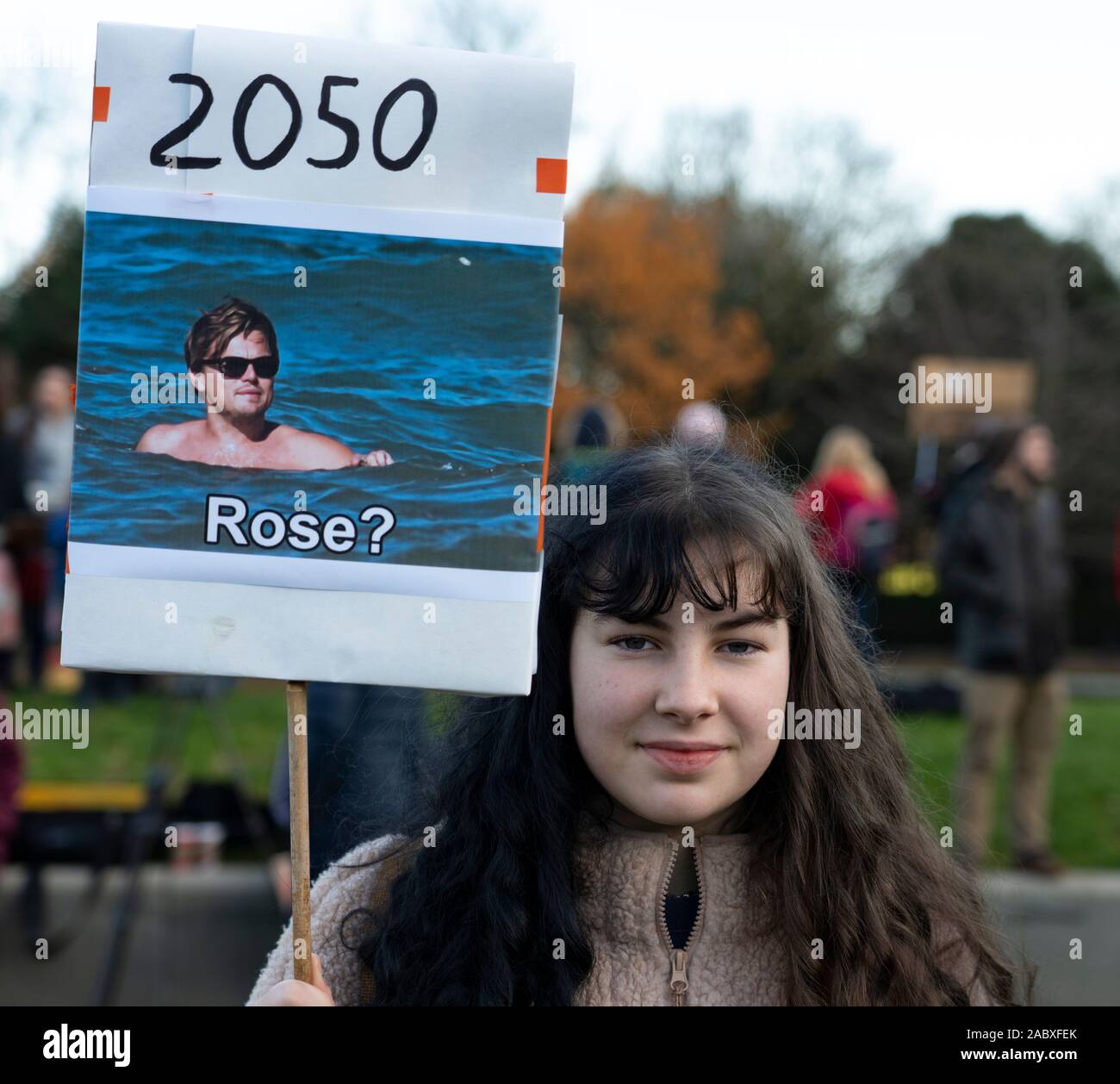 Edinburgh, Schottland, Großbritannien. 29 Nov, 2019. Junge Demonstranten außerhalb des Schottischen Parlamentsgebäude in Holyrood, Edinburgh versammelten Global Climate Action Day zu markieren. Ähnliche Proteste in vielen Europäischen Städten aufgetreten. Credit: Iain Masterton/Alamy leben Nachrichten Stockfoto