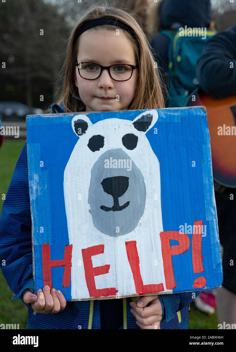 Edinburgh, Schottland, Großbritannien. 29 Nov, 2019. Junge Demonstranten außerhalb des Schottischen Parlamentsgebäude in Holyrood, Edinburgh versammelten Global Climate Action Day zu markieren. Ähnliche Proteste in vielen Europäischen Städten aufgetreten. Credit: Iain Masterton/Alamy leben Nachrichten Stockfoto