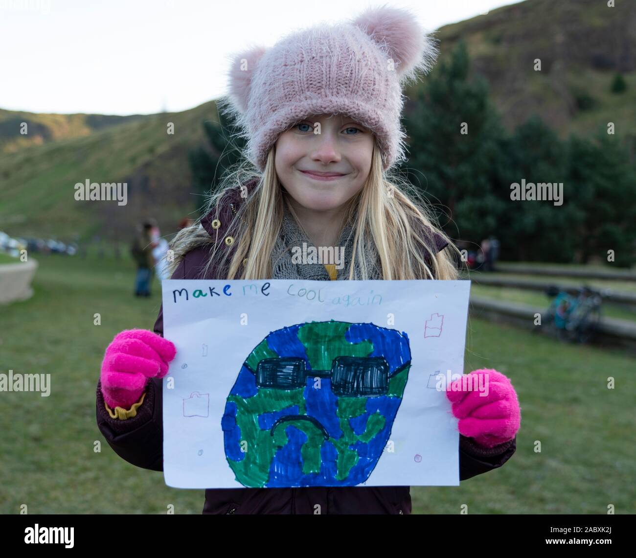 Edinburgh, Schottland, Großbritannien. 29 Nov, 2019. Junge Demonstranten außerhalb des Schottischen Parlamentsgebäude in Holyrood, Edinburgh versammelten Global Climate Action Day zu markieren. Ähnliche Proteste in vielen Europäischen Städten aufgetreten. Credit: Iain Masterton/Alamy leben Nachrichten Stockfoto