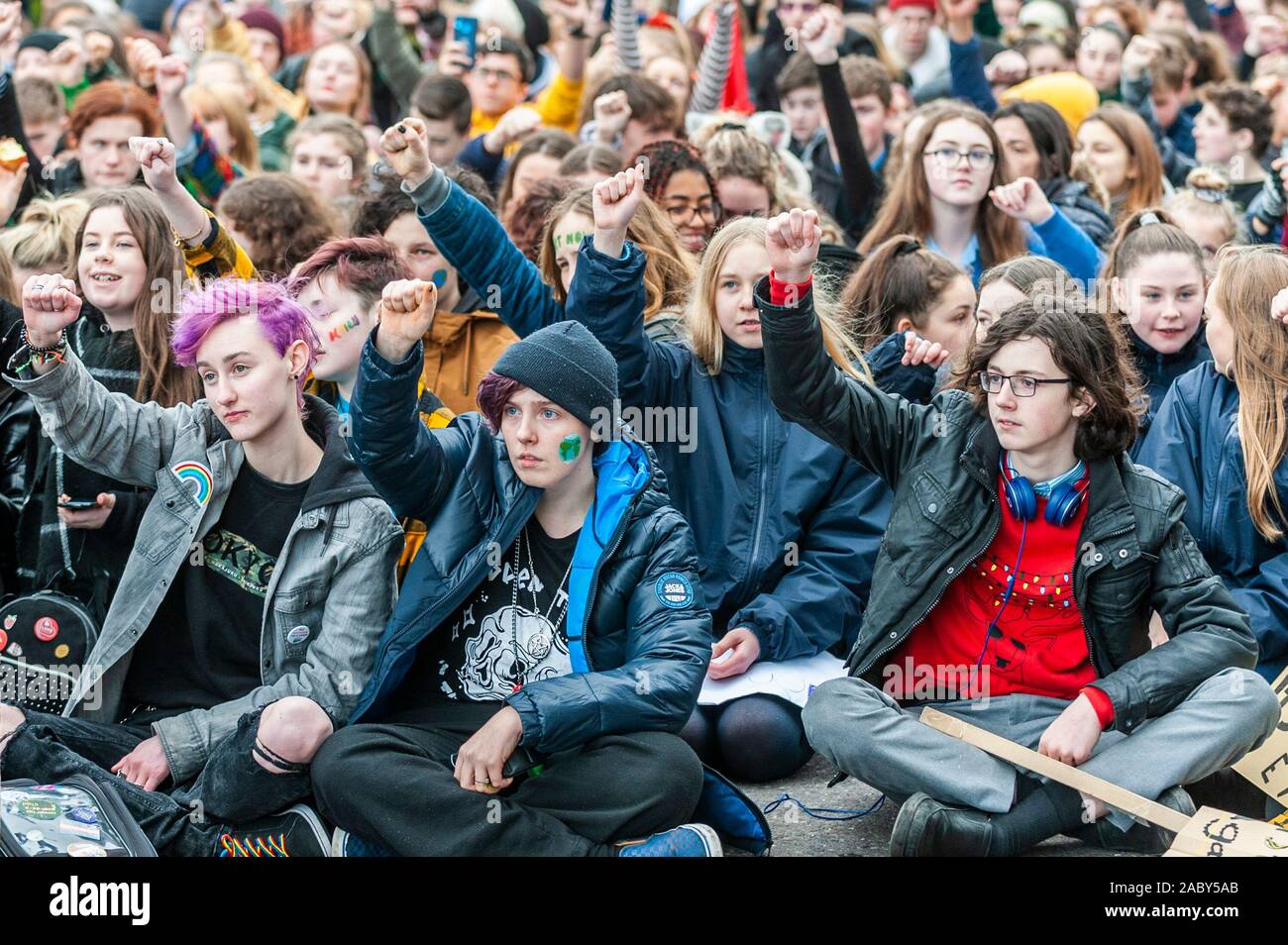 Cork, Irland. November 2019, 29th. Cork wurde heute aufgrund eines klimamarsches und einer Rally zum Stillstand gebracht. Rund 200-300 Studenten versammelten sich aus der ganzen Stadt und dem Landkreis, um ihre Botschaft über den angeblichen Klimawandel zu verbreiten. Quelle: AG News/Alamy Live News Stockfoto