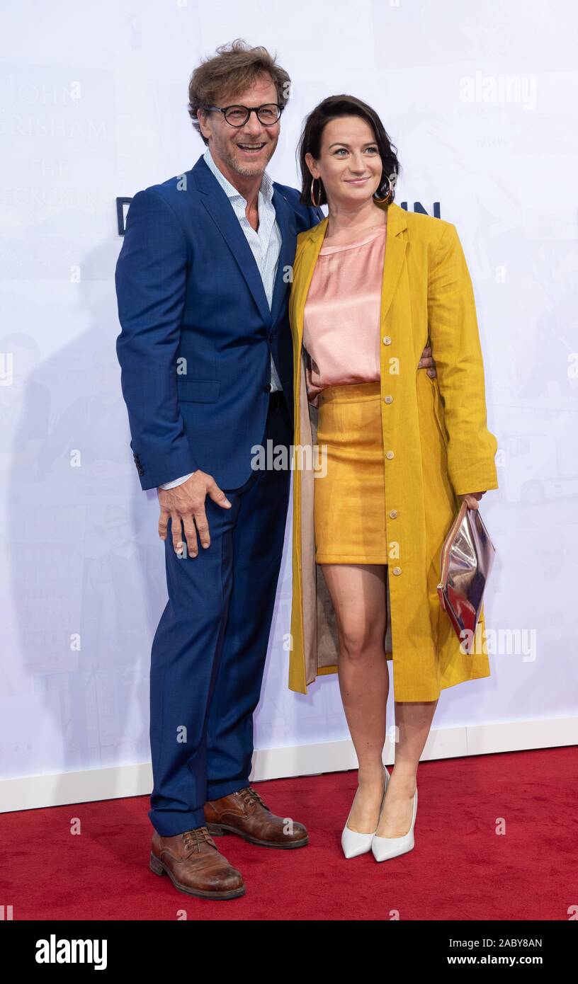 Berlin, Deutschland. 12 Sep, 2019. Schauspieler Hendrik Duryn begleitet