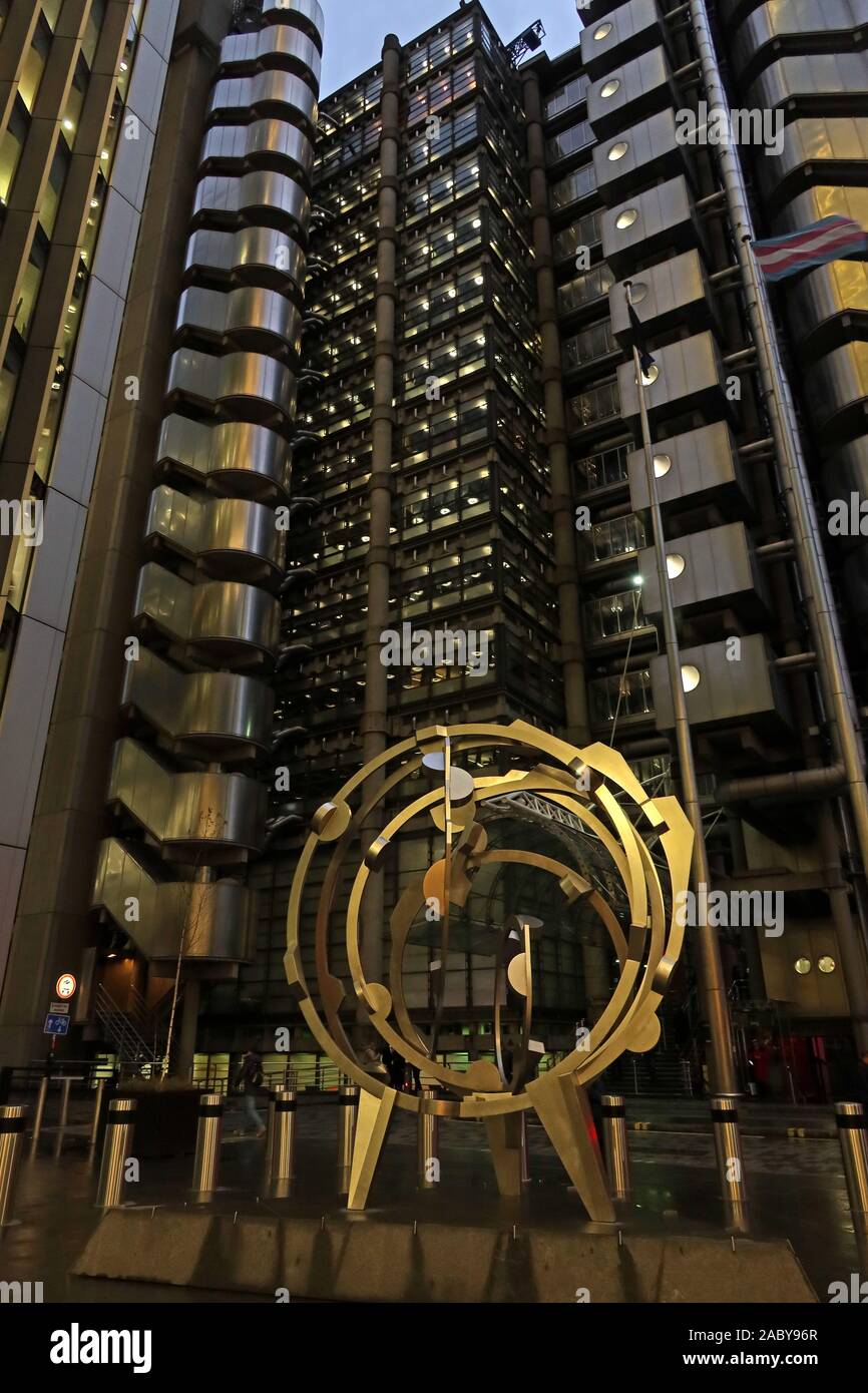 The Lloyds Insurance Building, London, Lloyds Building, Lime Street EC3M 7HA, in der Abenddämmerung Stockfoto