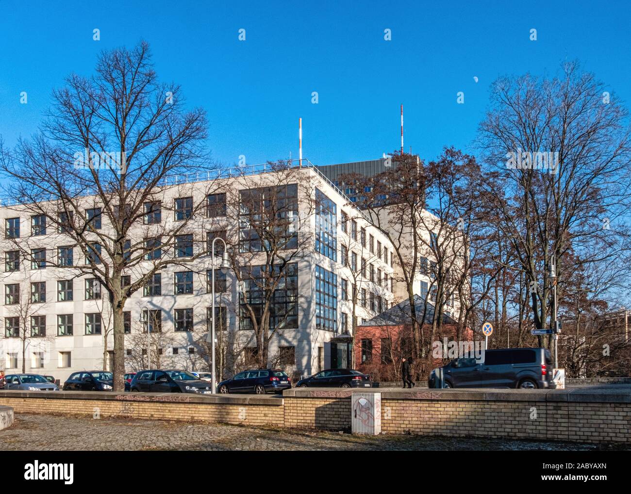 Das Familiengericht Tempelhof-Kreuzberg, Hallesches Ufer 62, Friedrichshain-Kreuzberg. Modernes Gebäude ist eine Erweiterung der alten Amtsgericht Stockfoto