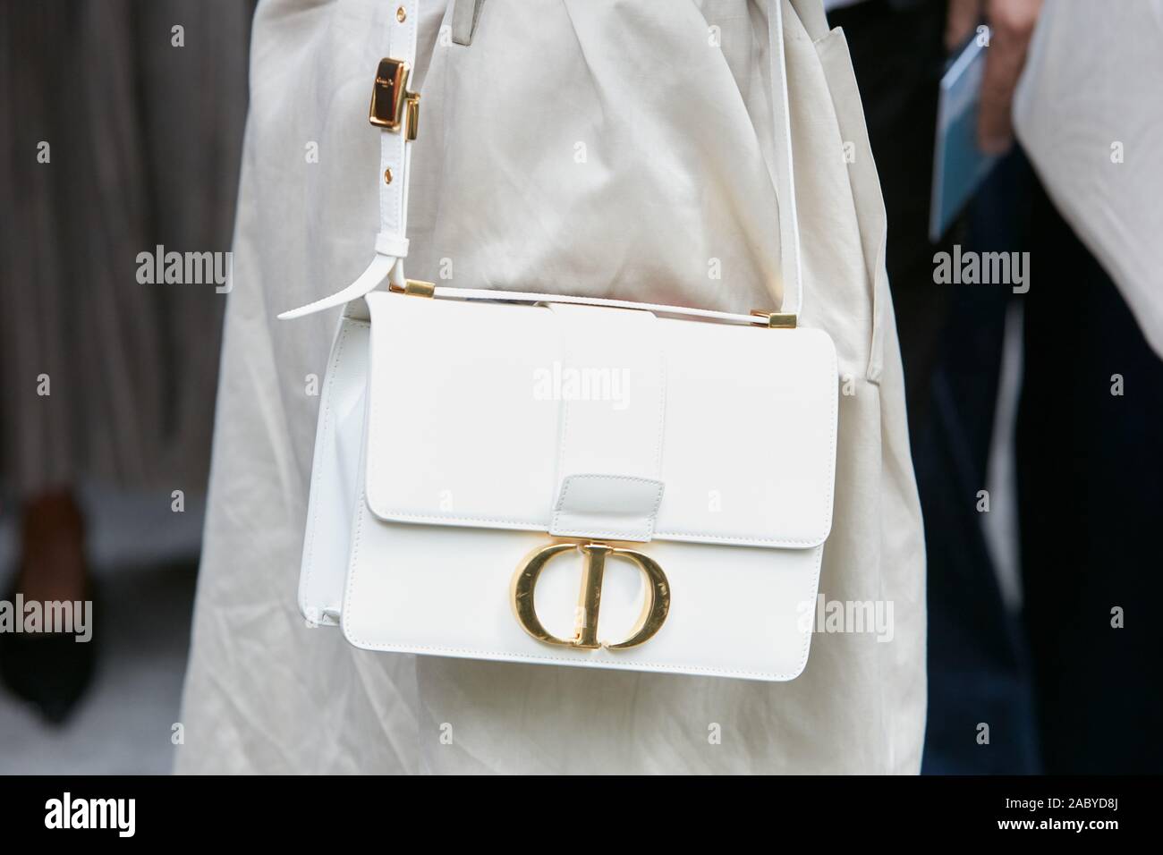 Christliche Dior Tasche Stockfotos Und Bilder Kaufen Alamy