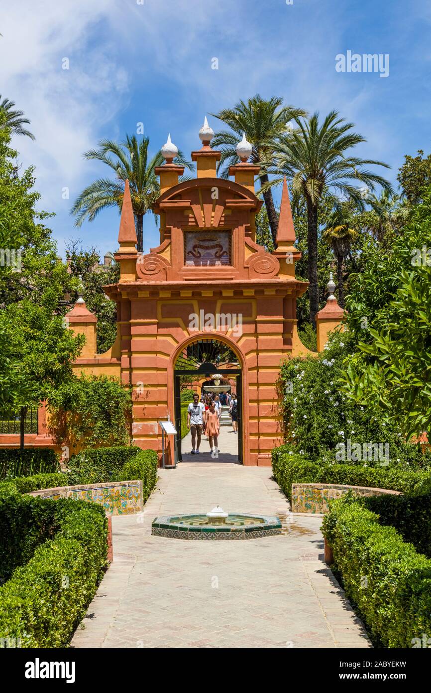 Gärten in Real Alcazar De Sevilla, der königliche Alcázar von Sevilla ist ein königlicher Palast in Sevilla Andalusien Spanien Stockfoto