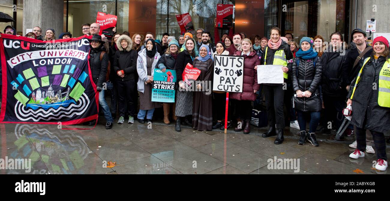 Streikposten mit ucu Banner und UCU Generalsekretär Jo Grady während der Universität Streiks November 2019. Stockfoto