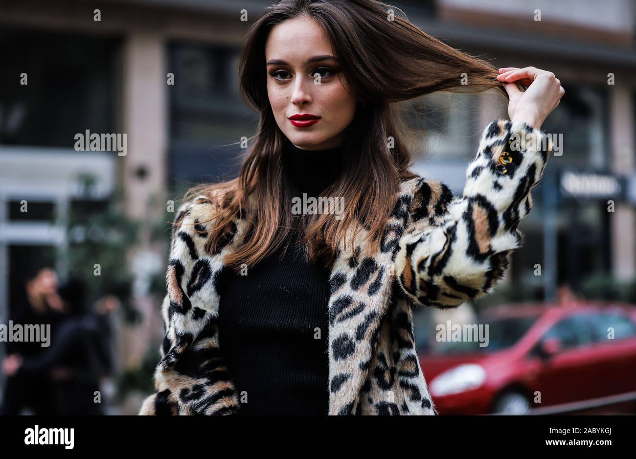 Mailand, Italien - 24. Februar 2019: Modell Chiara Corridori auf der Straße, die im Rahmen der Mailänder Modewoche. Stockfoto