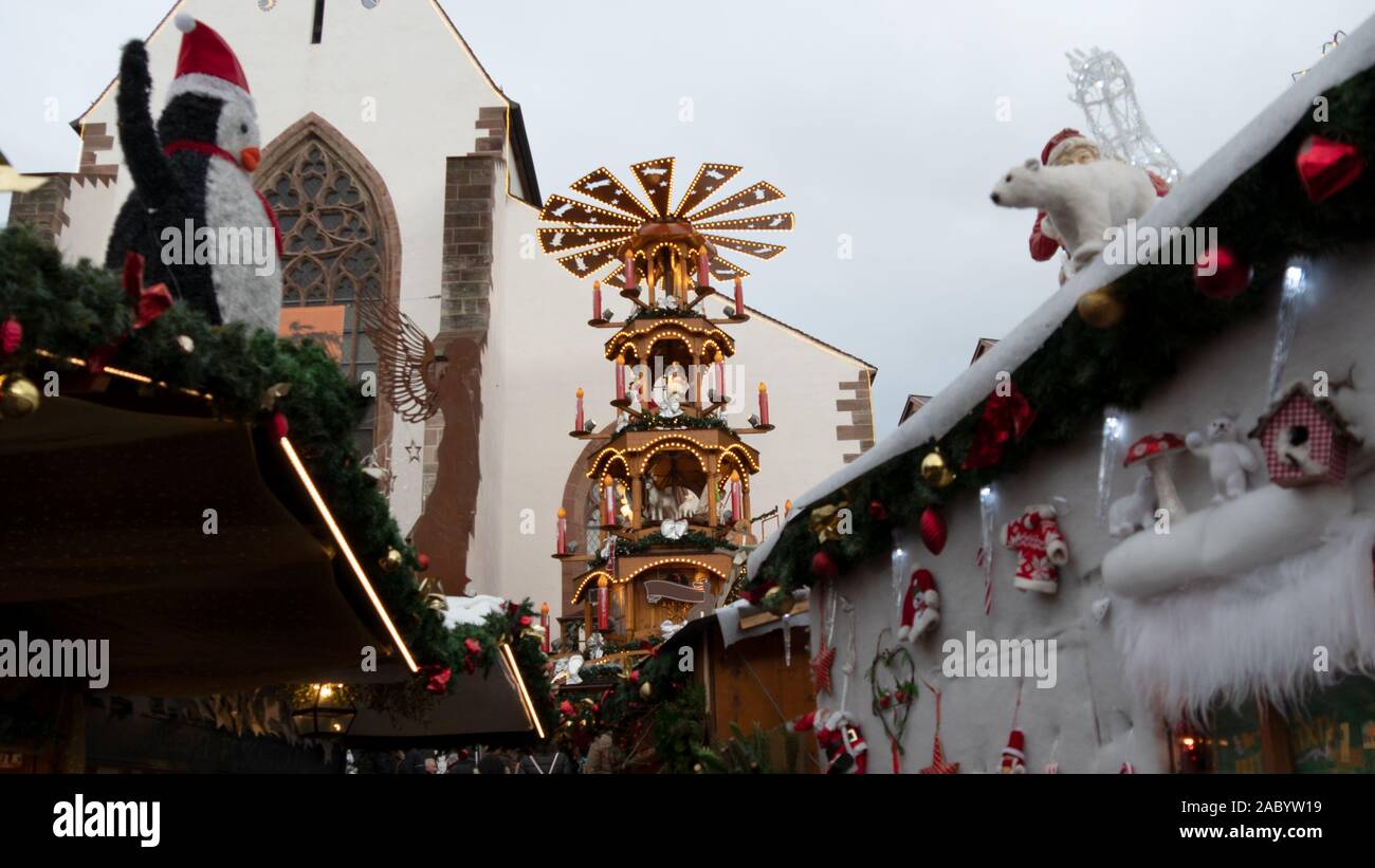 Eine bunte Basler Weihnachtsmarkt Stockfoto