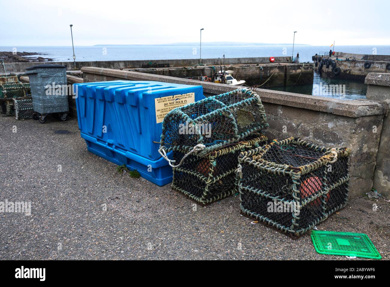 Hummer reusen Linie den Hafen weg bei John O' Groats mit dem Orcadian Insel Stroma in der Ferne auf die Pentland Firth Stockfoto