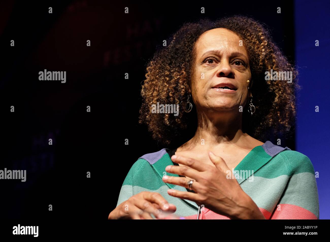 Hay Festival Winter Wochenende, Heu auf Wye, Powys, Wales, Großbritannien - Freitag, 29. November 2019 - Thema und 2019 Booker Prize Sieger Bernardine Evaristo auf der Bühne über ihr Buch Mädchen, Frau, andere sprechen. Credit: Steven Mai/Alamy leben Nachrichten Stockfoto