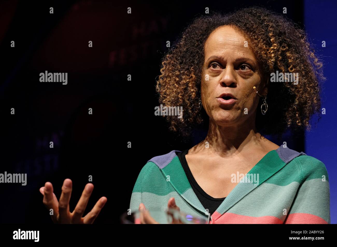 Hay Festival Winter Wochenende, Heu auf Wye, Powys, Wales, Großbritannien - Freitag, 29. November 2019 - Thema und 2019 Booker Prize Sieger Bernardine Evaristo auf der Bühne über ihr Buch Mädchen, Frau, andere sprechen. Credit: Steven Mai/Alamy leben Nachrichten Stockfoto