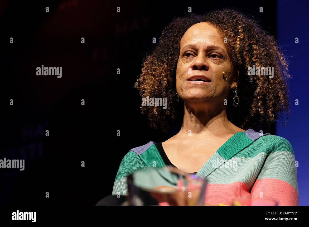 Hay Festival Winter Wochenende, Heu auf Wye, Powys, Wales, Großbritannien - Freitag, 29. November 2019 - Thema und 2019 Booker Prize Sieger Bernardine Evaristo auf der Bühne über ihr Buch Mädchen, Frau, andere sprechen. Credit: Steven Mai/Alamy leben Nachrichten Stockfoto
