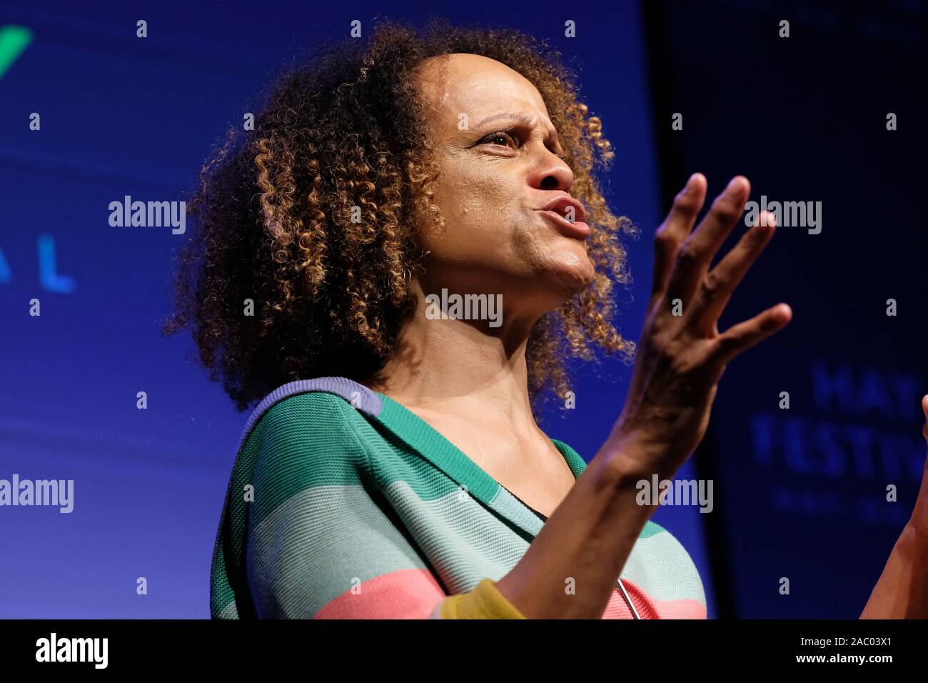 Hay Festival Winter Wochenende, Heu auf Wye, Powys, Wales, Großbritannien - Freitag, 29. November 2019 - Thema und 2019 Booker Prize Sieger Bernardine Evaristo auf der Bühne über ihr Buch Mädchen, Frau, andere sprechen. Credit: Steven Mai/Alamy leben Nachrichten Stockfoto