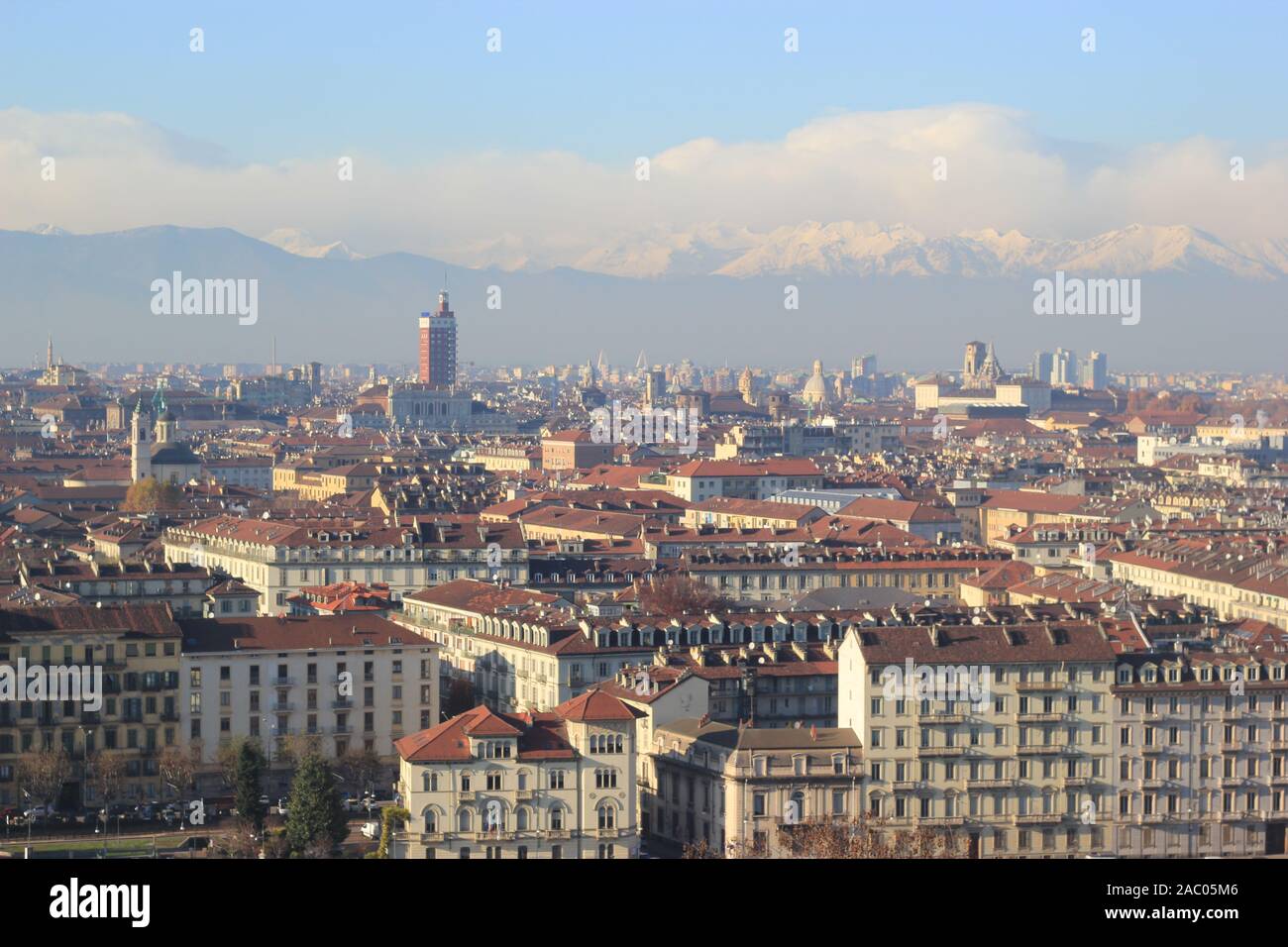 Liktorenturm im Turiner Skyline gesehen Stockfoto