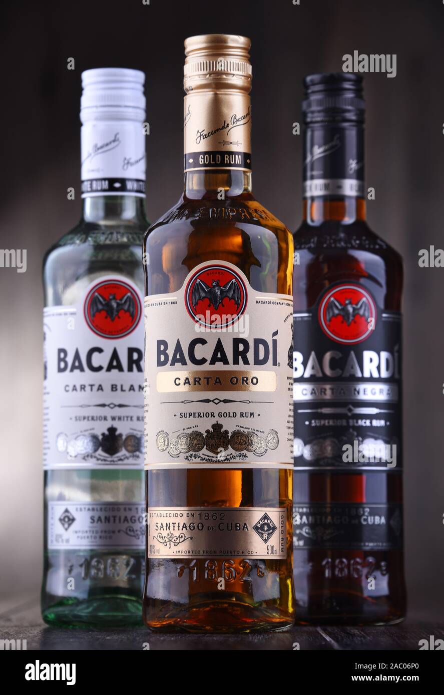 POZNAN, POL - 21.August 2019: Flaschen Bacardi Rum, ein Produkt von Bacardi  Limited, das größte privat geführte, familiengeführte Spirituosen Firma in  der WORL Stockfotografie - Alamy