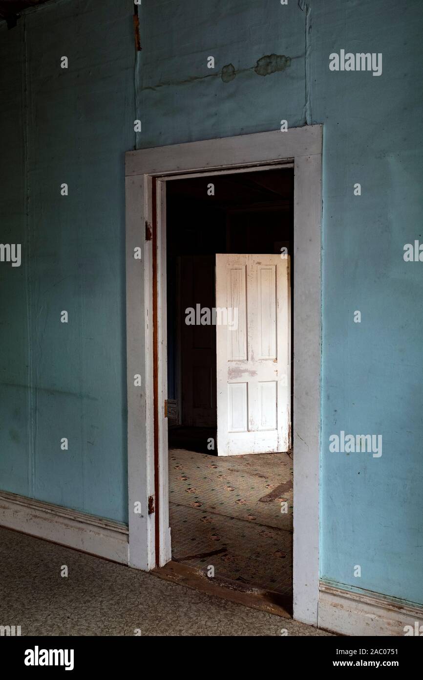 MT 00338-00 ... MONTANA - Türen an im Bannack State Park in Beaverhead County. Stockfoto