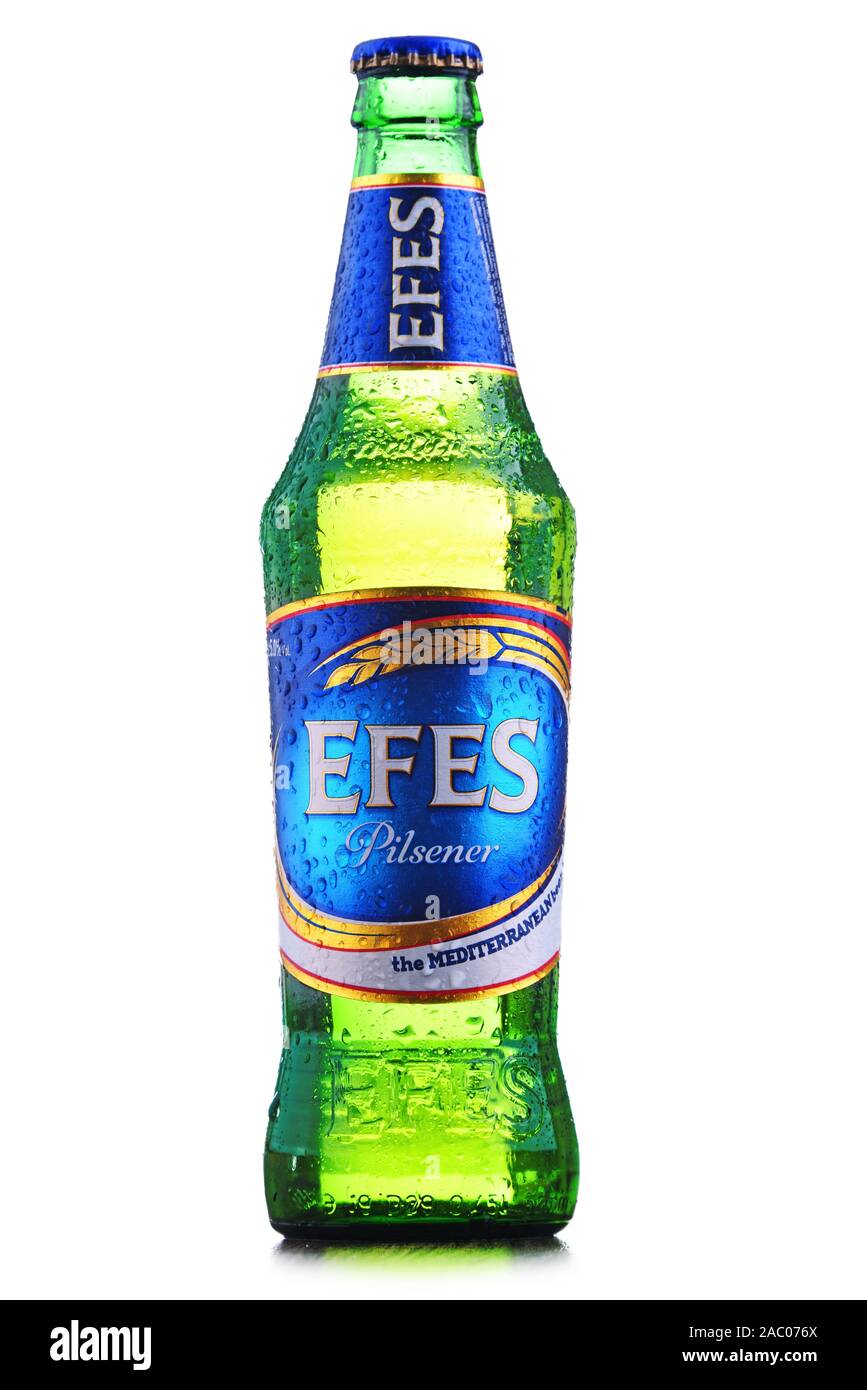 POZNAN, Polen - 22.August 2019: Flasche EFES Pilsener Bier, das Flaggschiff der Anadolu Efes Unternehmen mit Sitz in Istanbul, Türkei Stockfoto