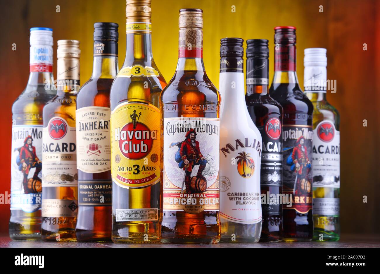 POZNAN, POL - 22.August 2019: Flaschen meistverkauften globalen rum Marken  wie Bacardi, Havanna Club und Captain Morgan Stockfotografie - Alamy