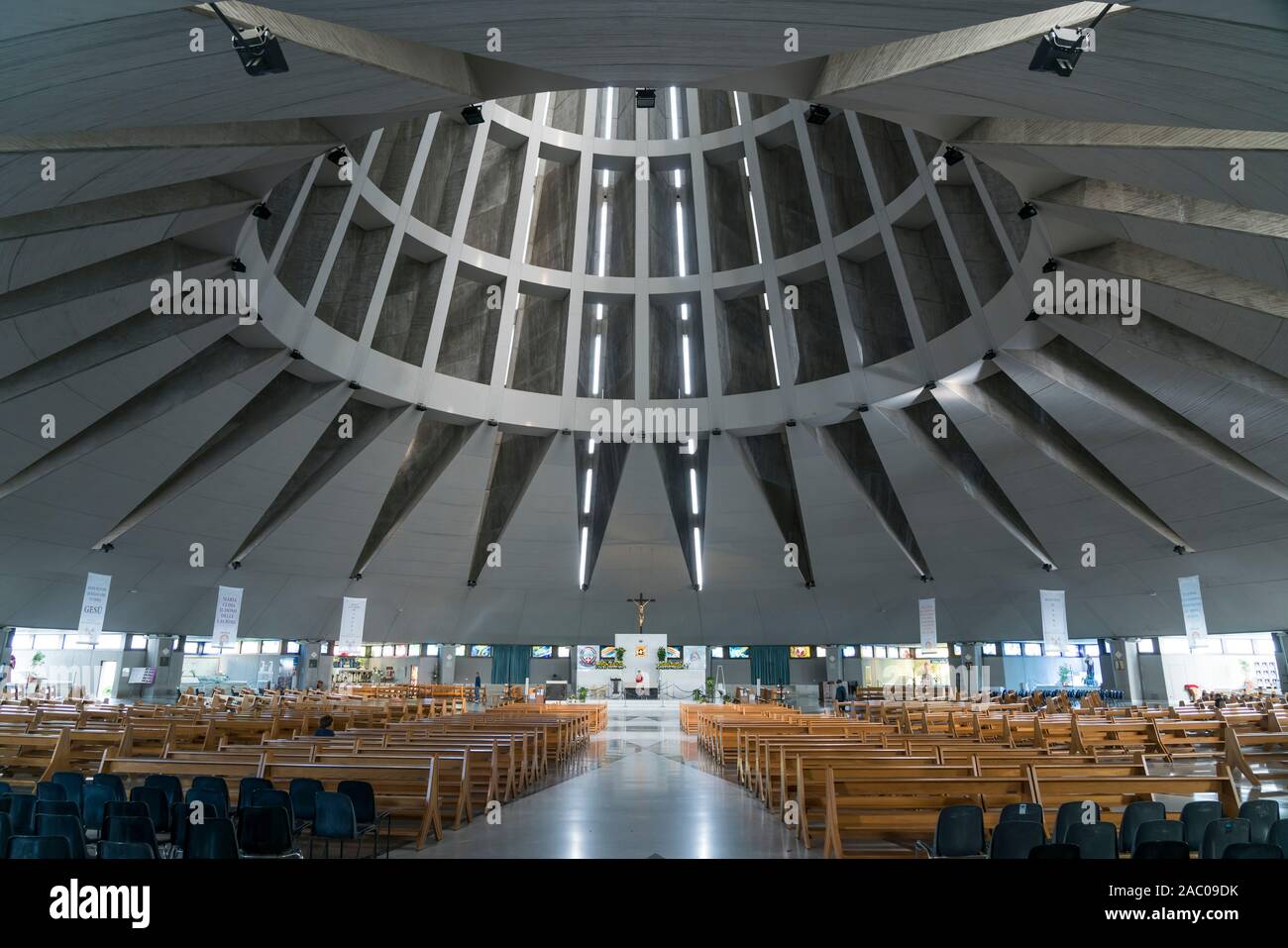 Innenraum der Wallfahrtskirche Santuario della Madonna delle Lacrime, Syrakus, Sizilien, Italien, Europa | Wallfahrtskirche Santuario della Madonn Stockfoto