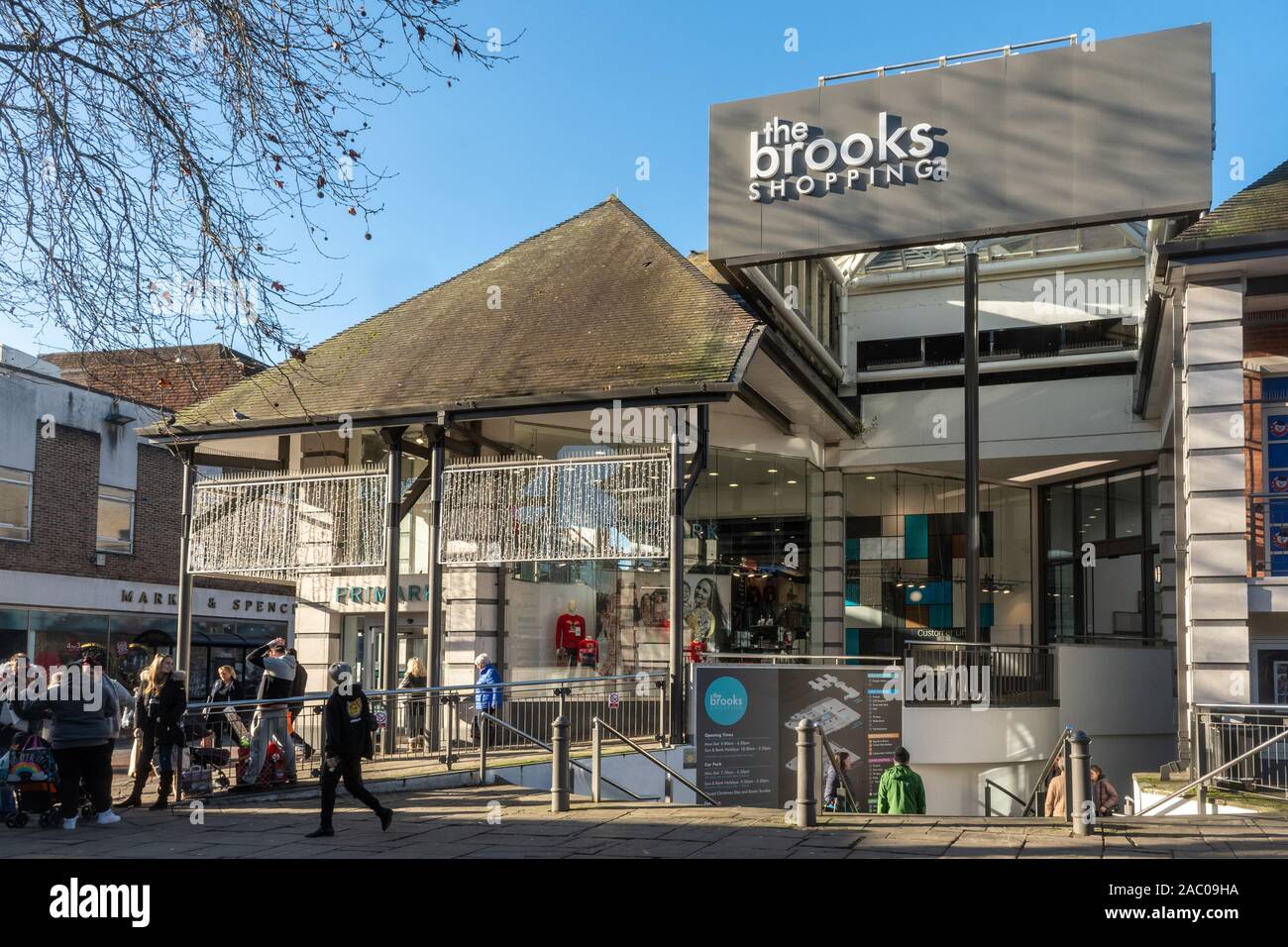 Die Bäche Shopping Center im Stadtzentrum von Winchester, Großbritannien Stockfoto