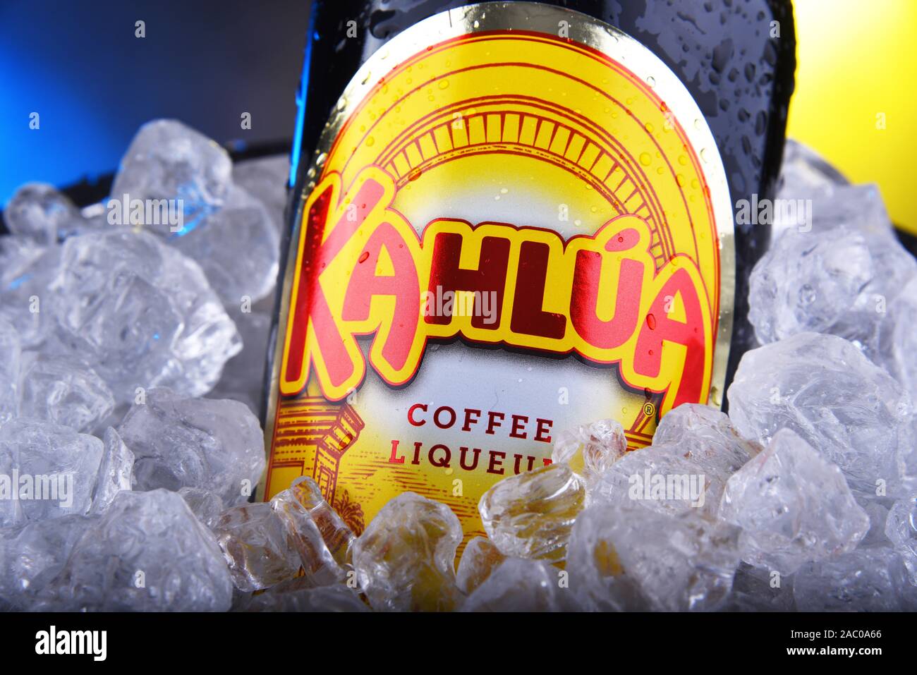 POZNAN, POL - 15.November 2019: Flasche Kahlua, eine Marke der Mexikanischen Kaffee Likör mit Rum, Stärkesirup und Vanilleschote, hergestellt von Stockfoto