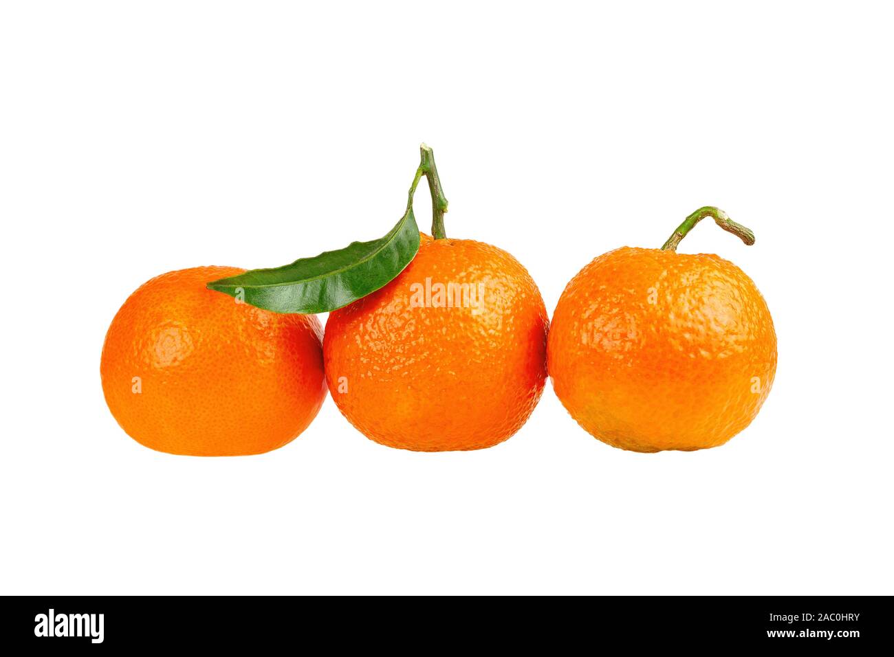 Drei tangerine Mandarine orange Obst isoliert auf weiss Stockfoto