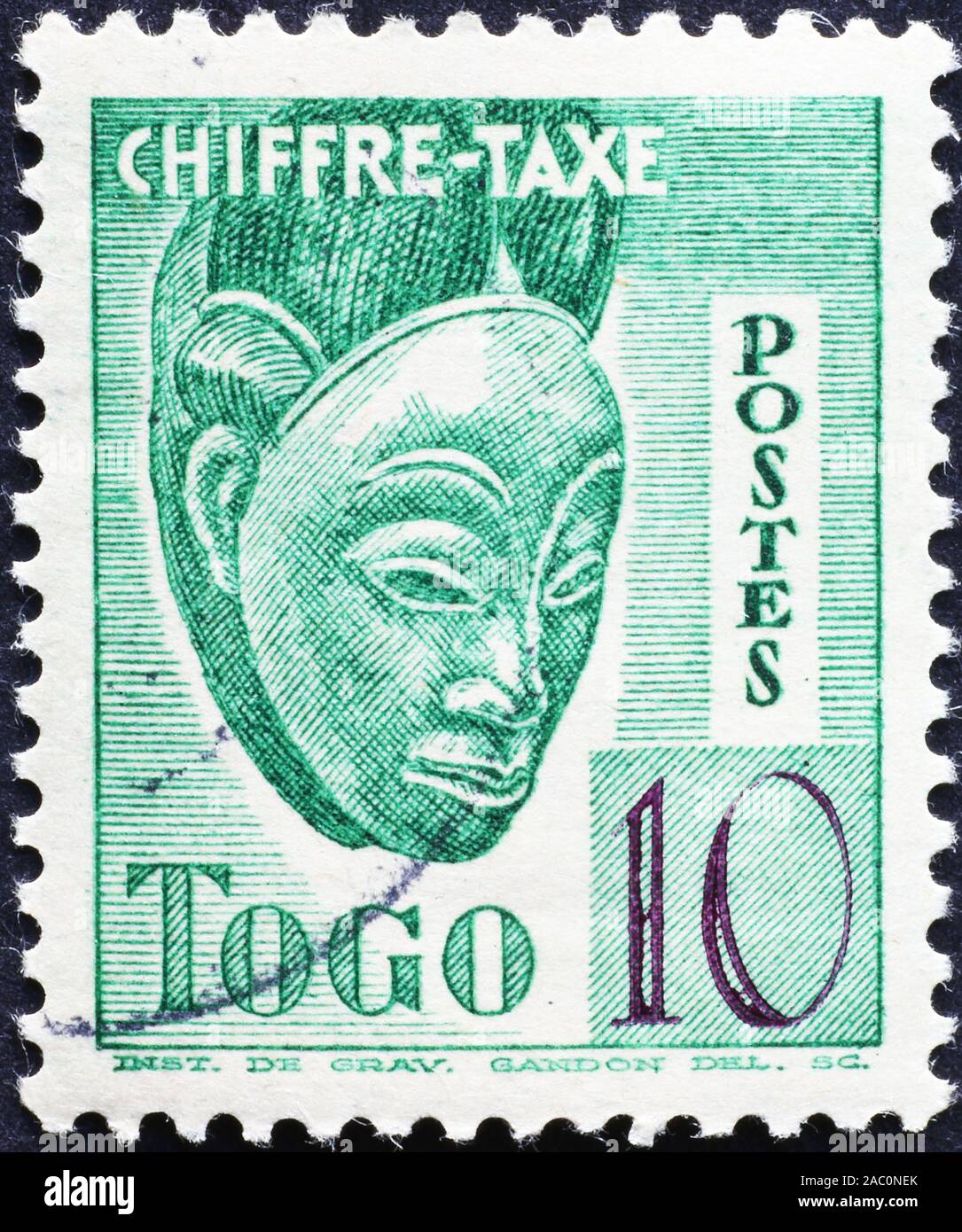 Holz- maske auf Briefmarke von Togo Stockfoto