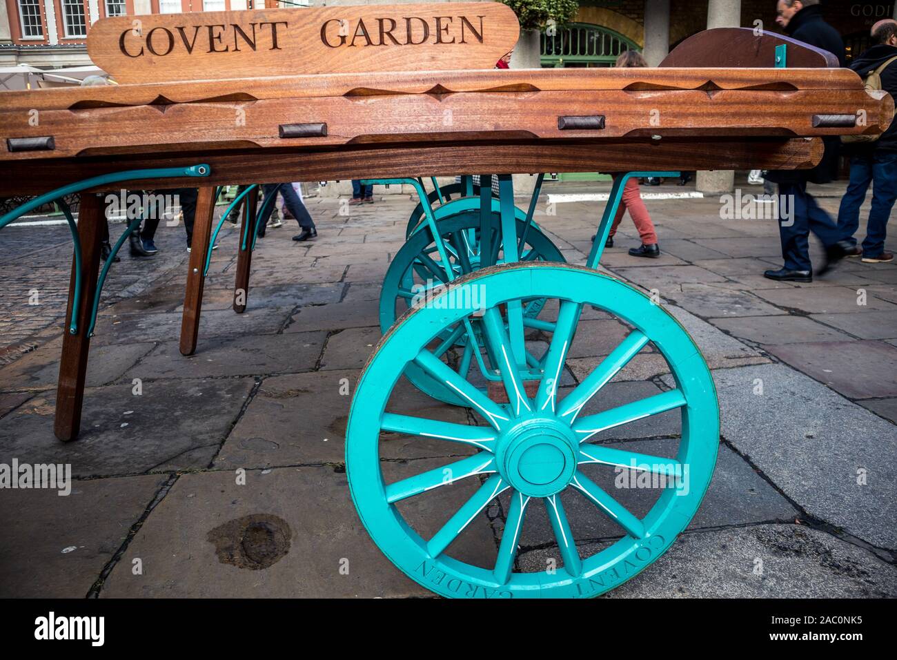 Alte hölzerne Obst und Gemüse Barrow, Covent Garden, den West End, Westminster, London. Stockfoto