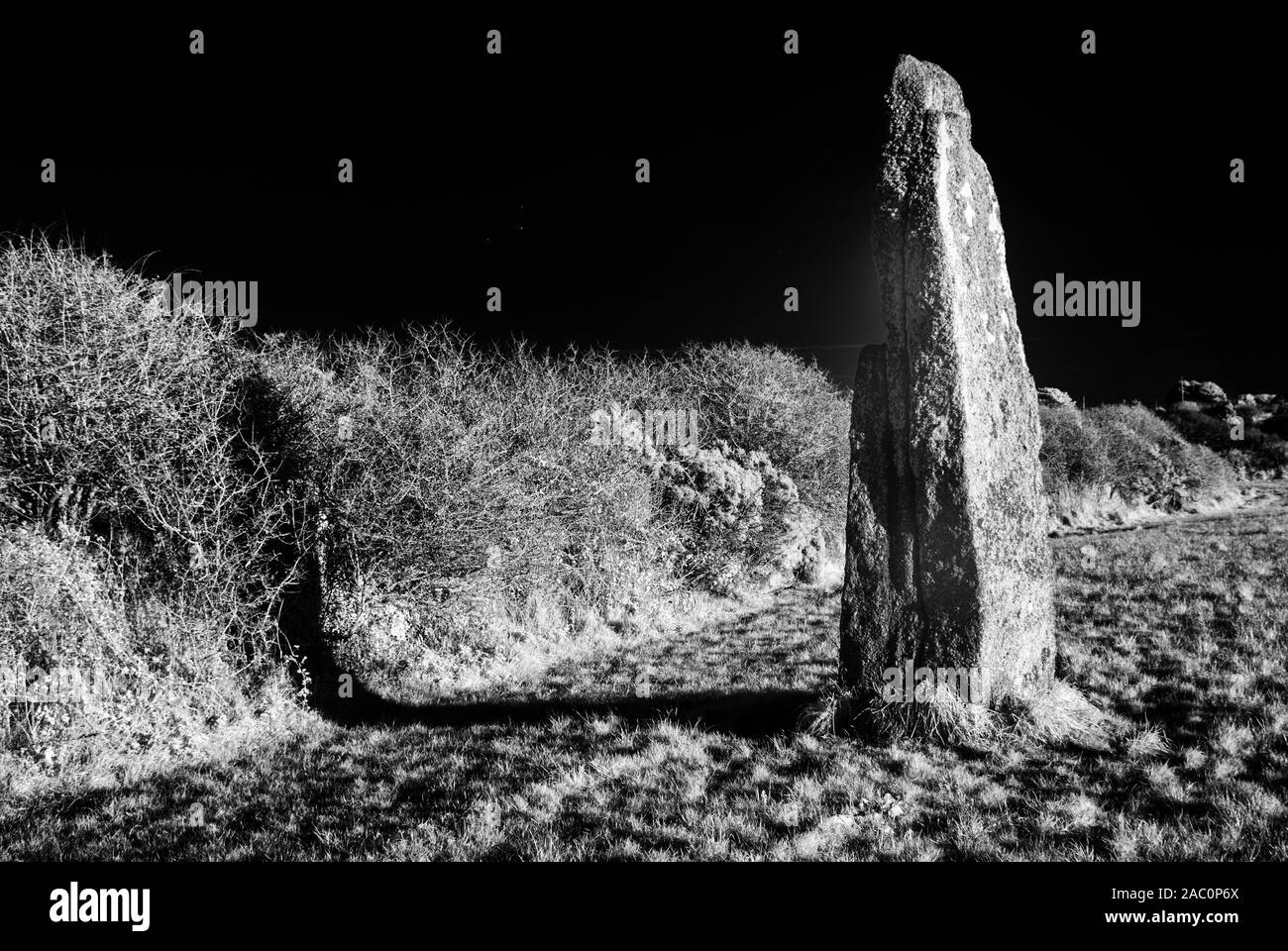 Eine der Pipers von Boleigh, Standing Stone, West Cornwall GROSSBRITANNIEN Stockfoto