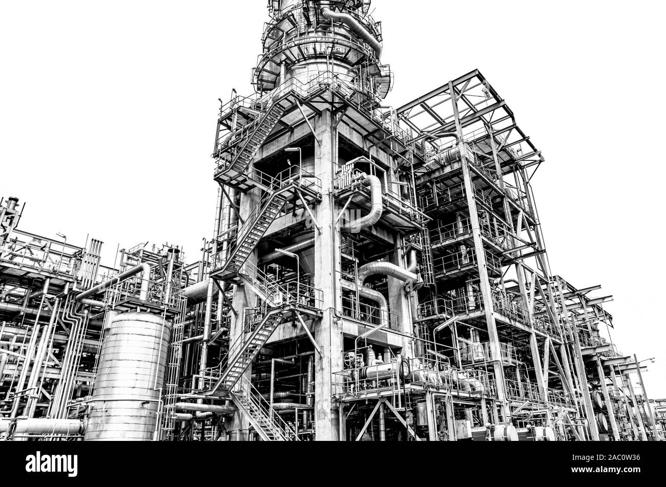 Öl- und Gasindustrie, Raffinerien, petrochemische Anlage Bereich auf weißen Hintergrund. Stockfoto