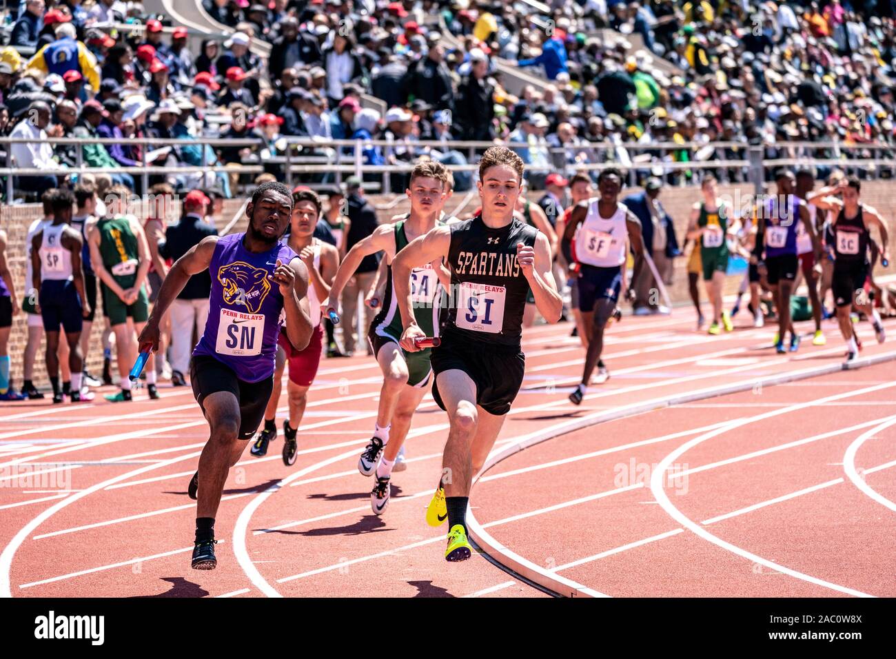High School Jungen 4 x 400 Läufer 2019 Penn Relais konkurrieren. Stockfoto