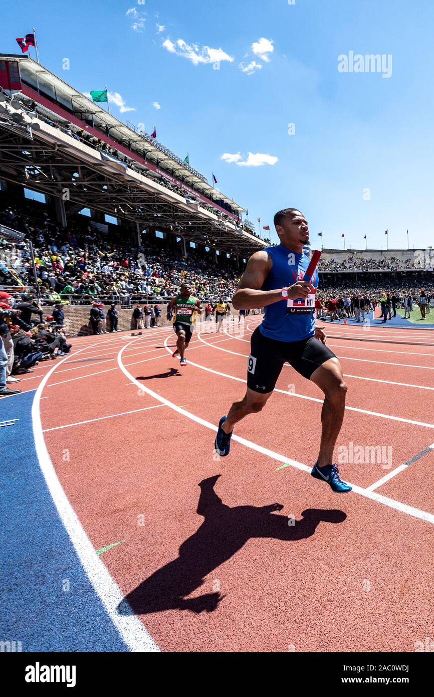 Robert Moise (HAI) konkurrierende USA vs der Welt Männer 4 x 100 m am 2019 Penn Relais. Stockfoto